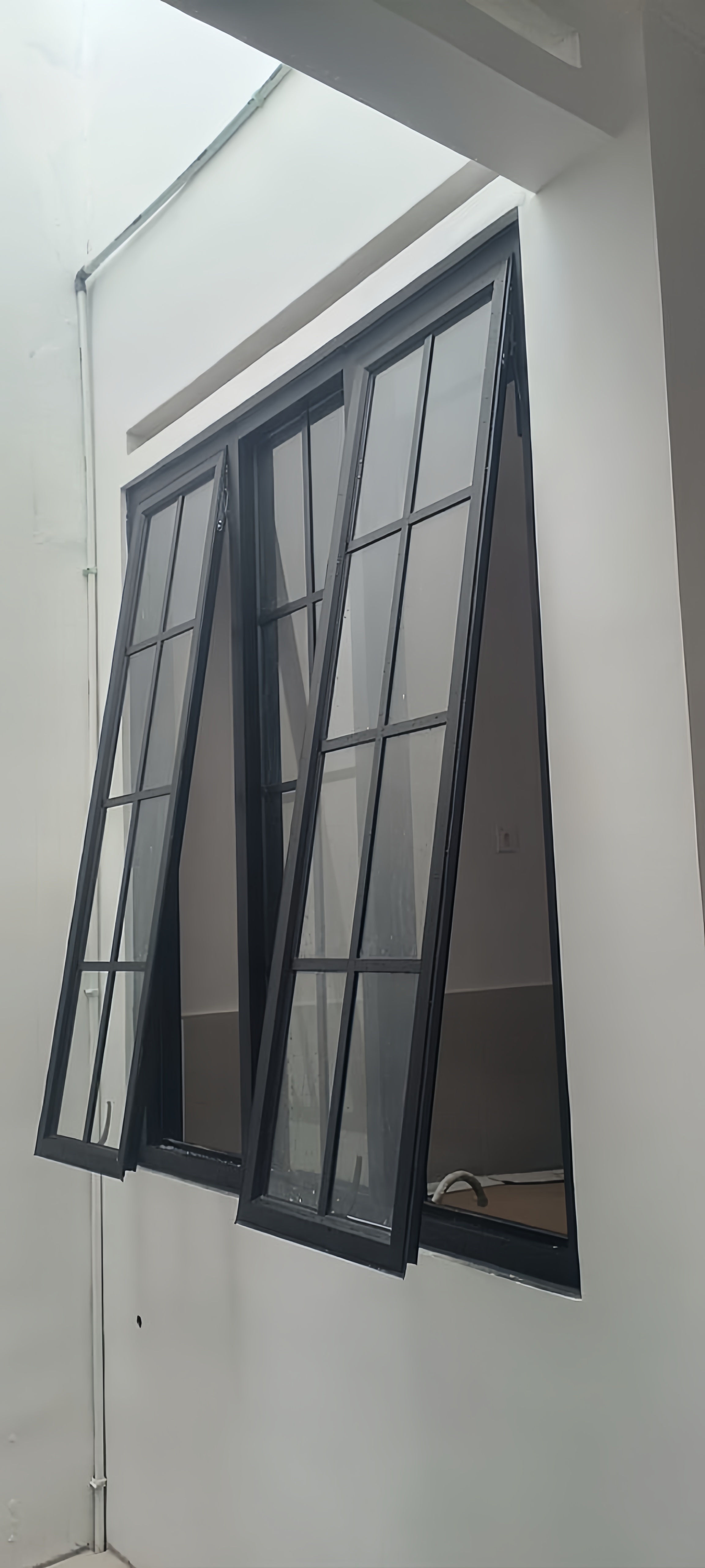 Jendela Jungkit / Awning